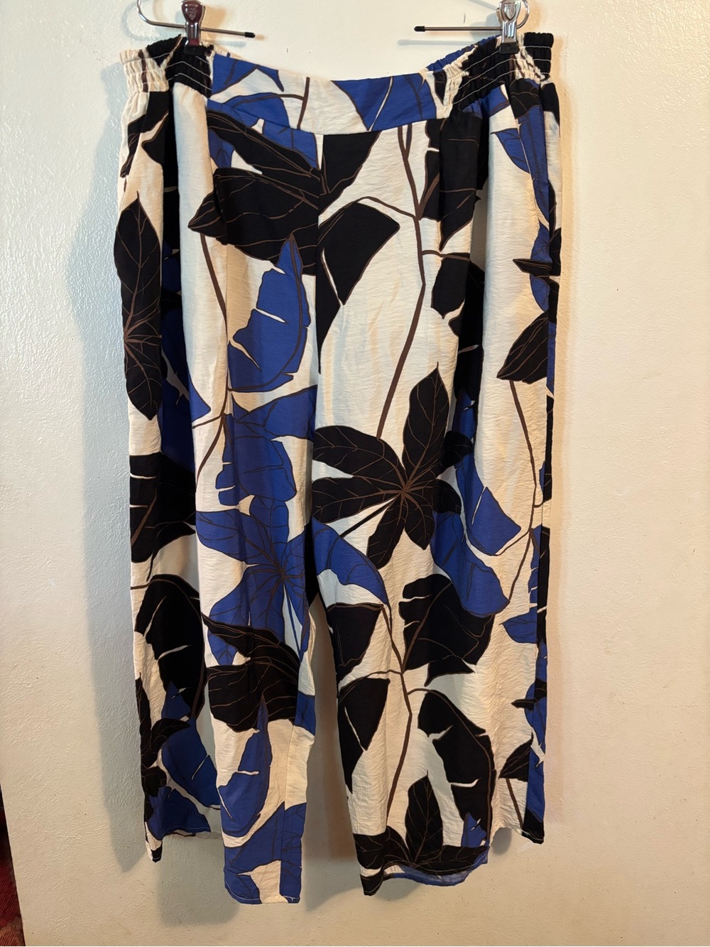 Sofia by Sofia Vergara Cream, Black & Blue Tropical Print Pants